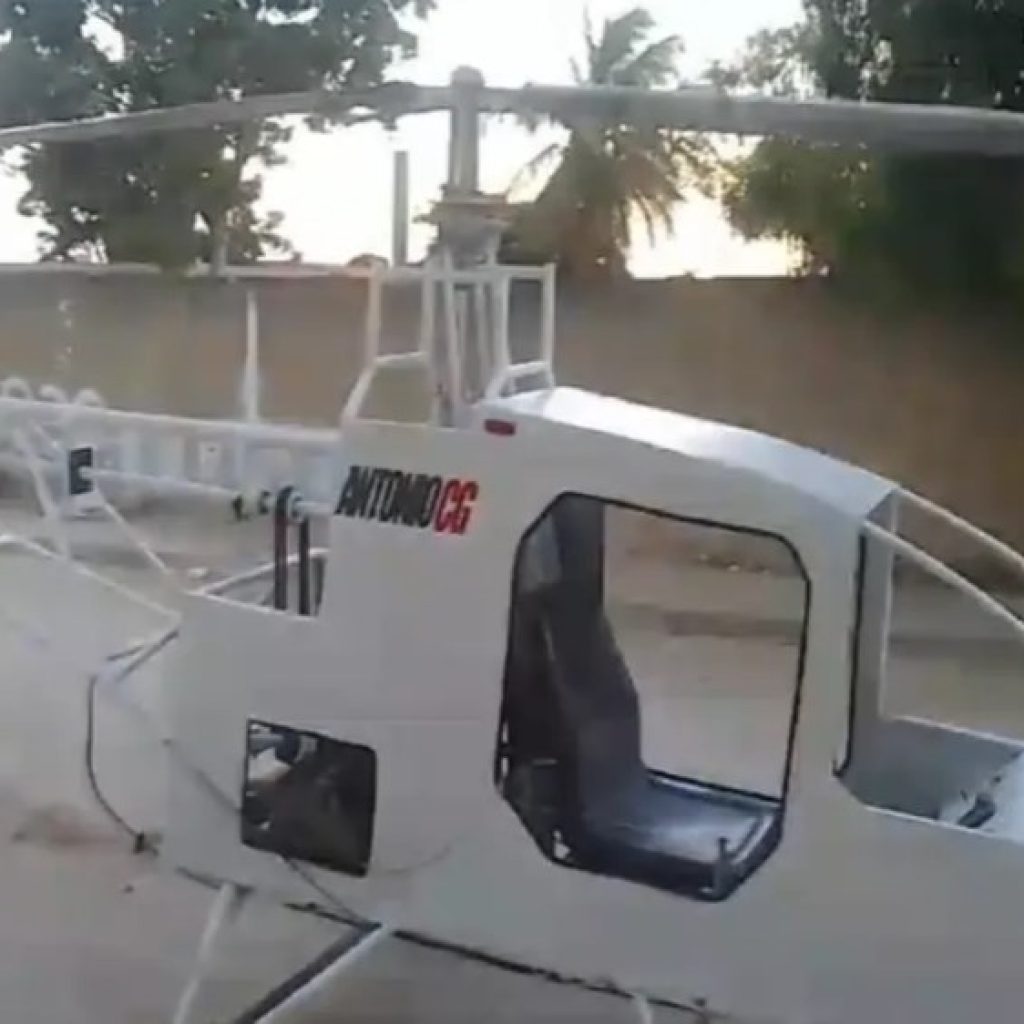 Helicóptero foi construído com banco de ônibus e motor de fusca — Foto: Arquivo pessoal