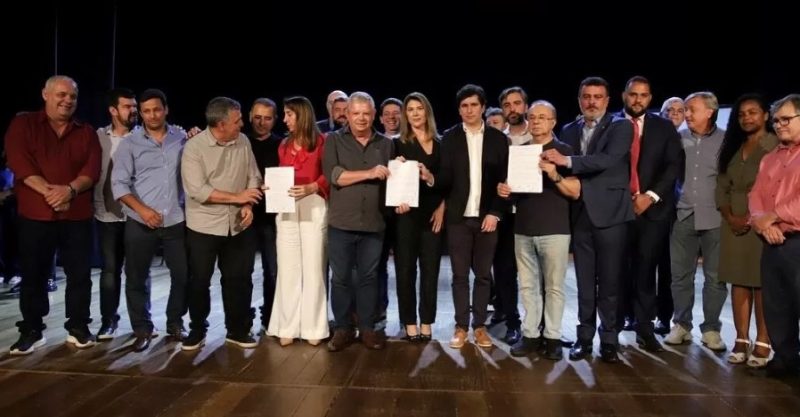 As prefeituras das 66 cidades fluminenses atendidas pela Enel se reuniram nesta segunda-feira (27) e decidiram entrar com uma Ação Civil Pública no Tribunal de Justiça do Rio contra a Enel
