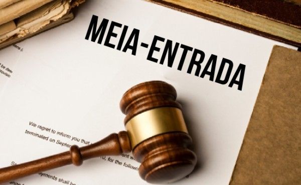 Lei garante meia entrada para jovens de baixa renda