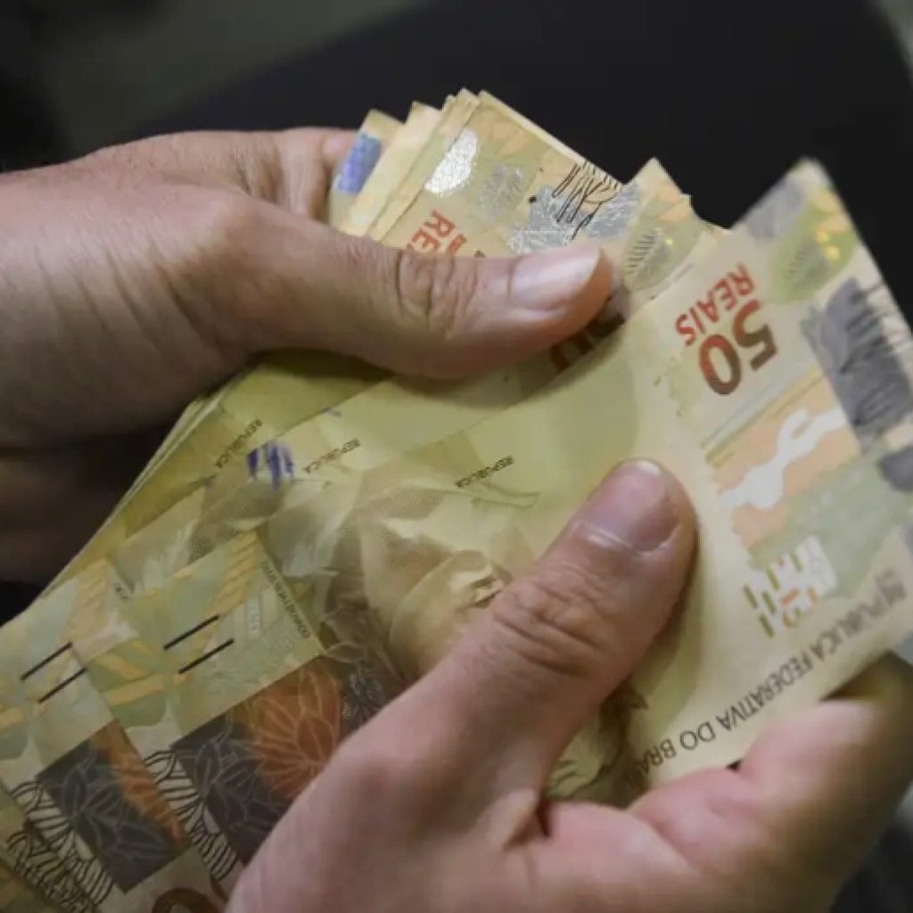 O único site no qual é possível fazer a consulta e saber como solicitar a devolução dos valores é o https://valoresareceber.bcb.gov.br.