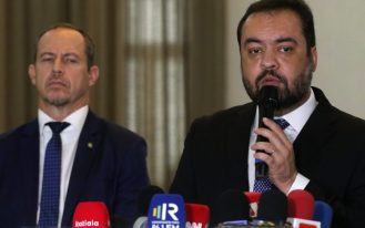 Rio de Janeiro (RJ), 06/10/2023 - O secretário-executivo do ministério da Justiça e Segurança Pública, Ricardo Cappelli, e governador do Rio de Janeiro, Claudio Castro, falam com a imprensa após reunião no Palácio Guanabara. Foto:Tânia Rêgo/Agência Brasil